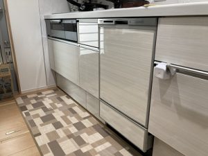 和歌山キッチン取付け隊　食洗機前パネルでを楽しむ　施工後